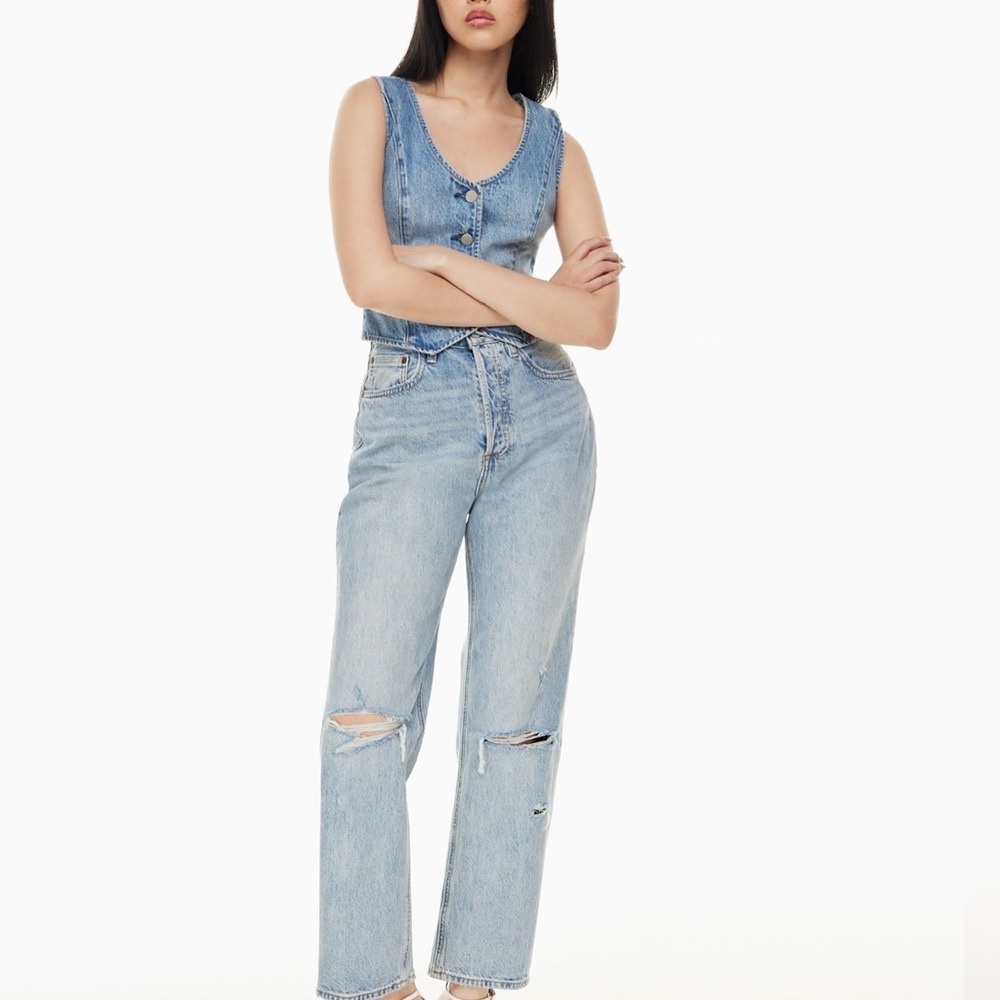 Denim Forum - The Joni High Rise Loose Jean 
Colour: Picture This Rip